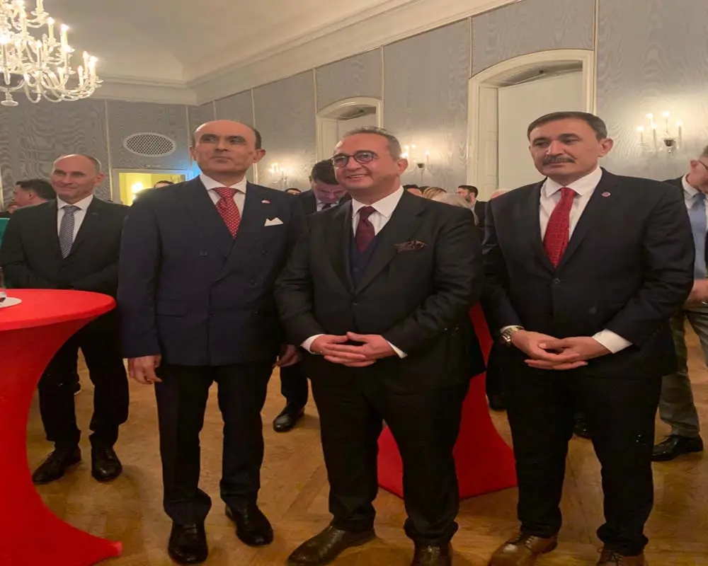 Cumhuriyet yolunda kararlılıkla yürüyeceğiz