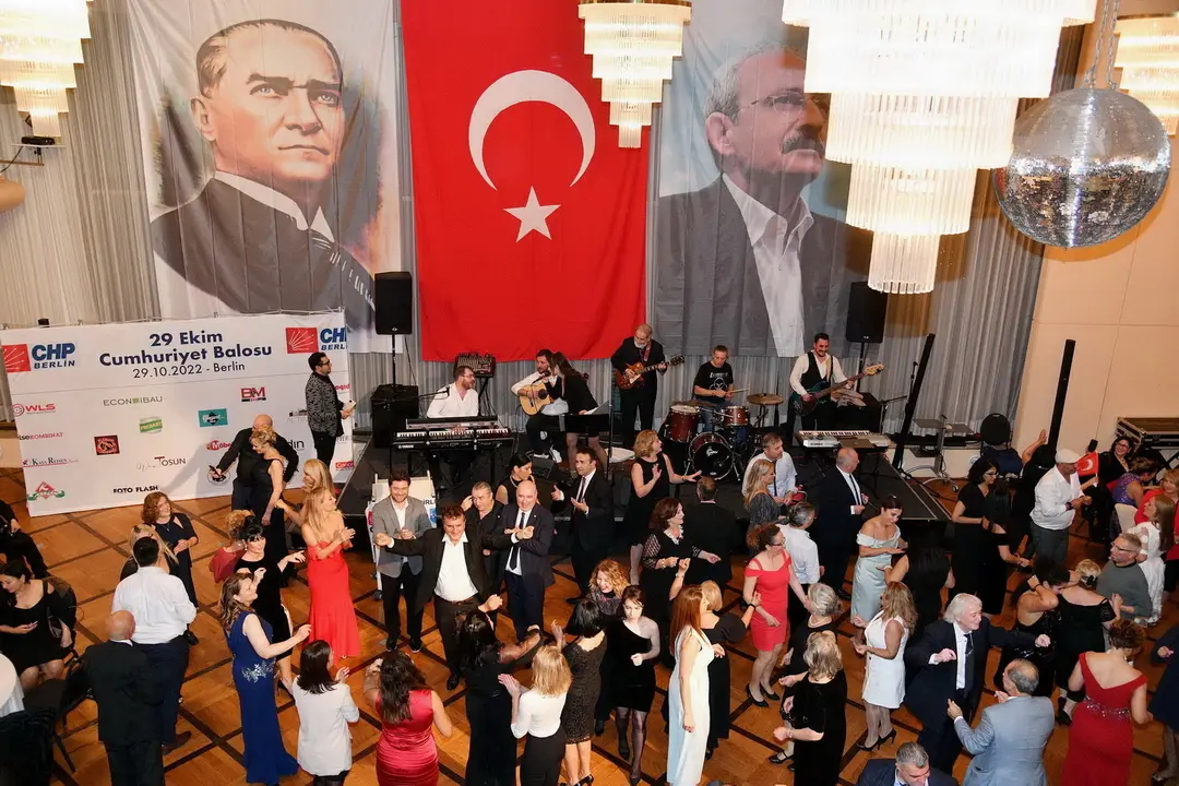 CHP Berlin Cumhuriyet Balosu Muhteşemdi
