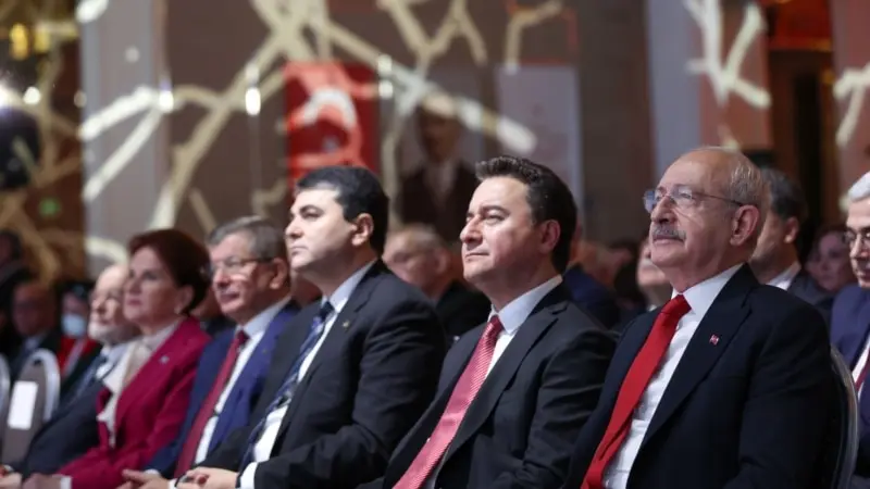 Altılı Masa Anayasa Değişikliğini Tanıttı