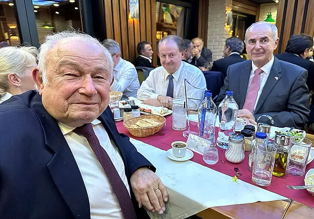 Alman Vali Bauer‘e TİAD Türk-Alman Diyalog Ödülü