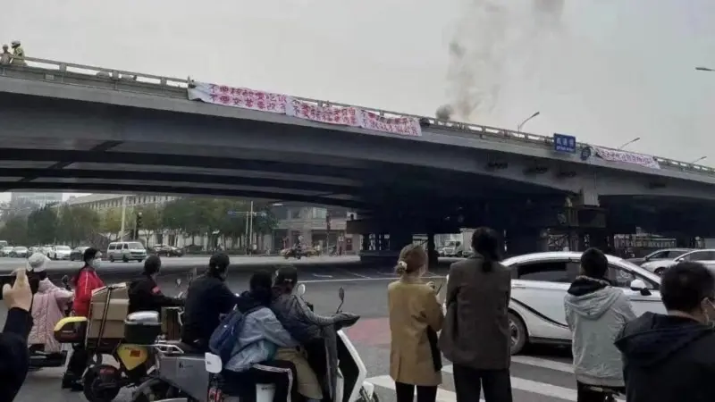 Çin'de COVID Kısıtlamaları Protesto Ediliyor