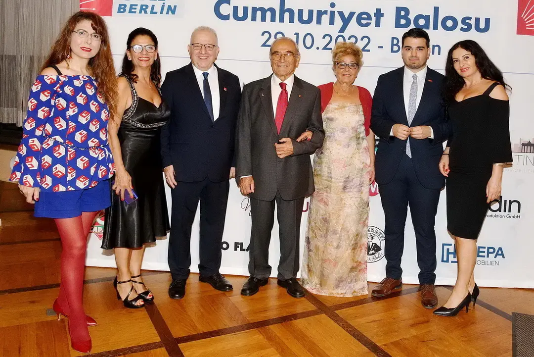 CHP Berlin Cumhuriyet Balosu Muhteşemdi