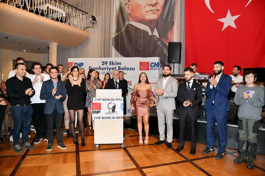 CHP Berlin Cumhuriyet Balosu Muhteşemdi