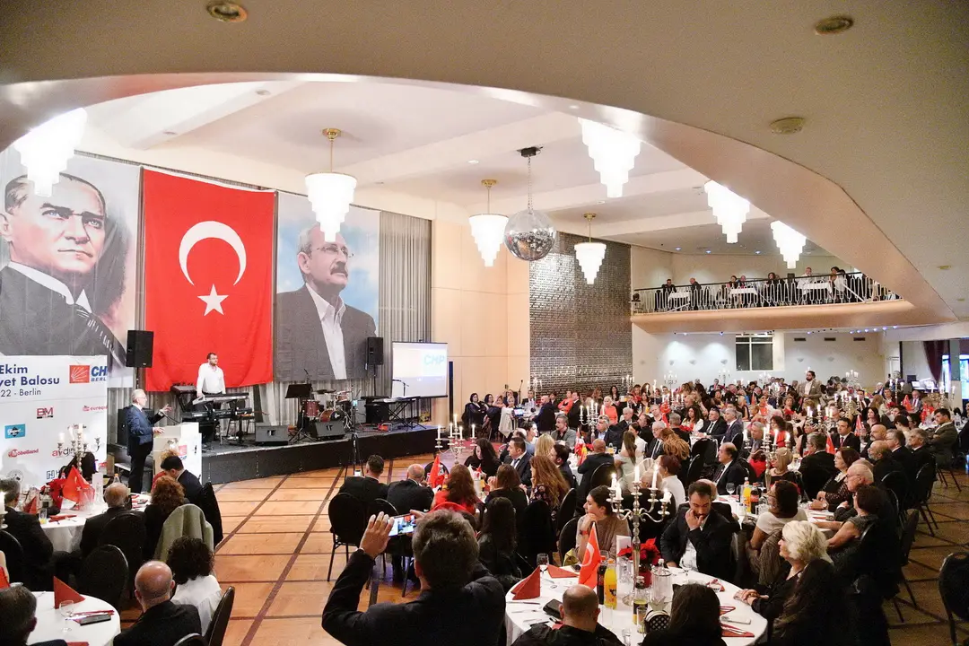 CHP Berlin Cumhuriyet Balosu Muhteşemdi