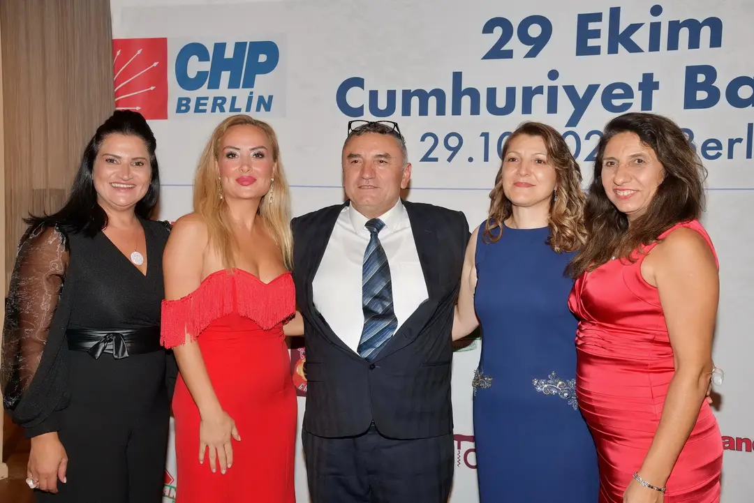 CHP Berlin Cumhuriyet Balosu Muhteşemdi
