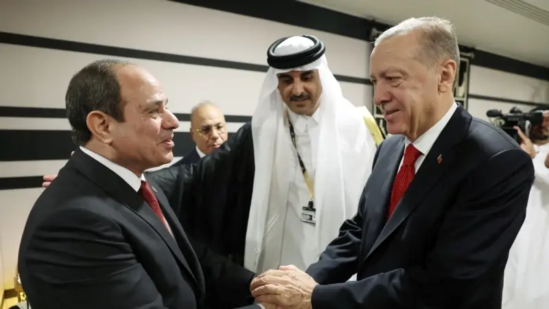 Erdoğan ve Sisi El Sıkıştı