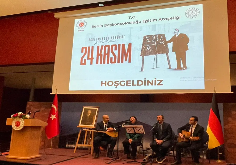 Berlin`de "24 Kasım Öğretmenler Günü" kutlandı