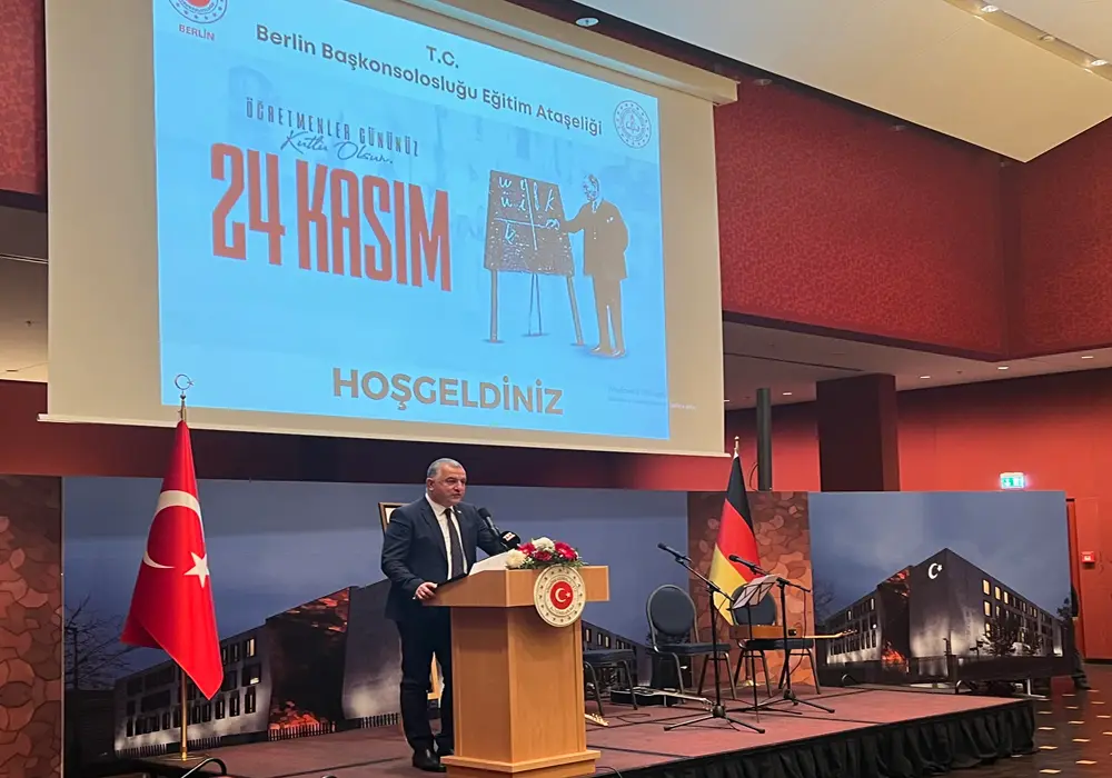 Berlin`de "24 Kasım Öğretmenler Günü" kutlandı