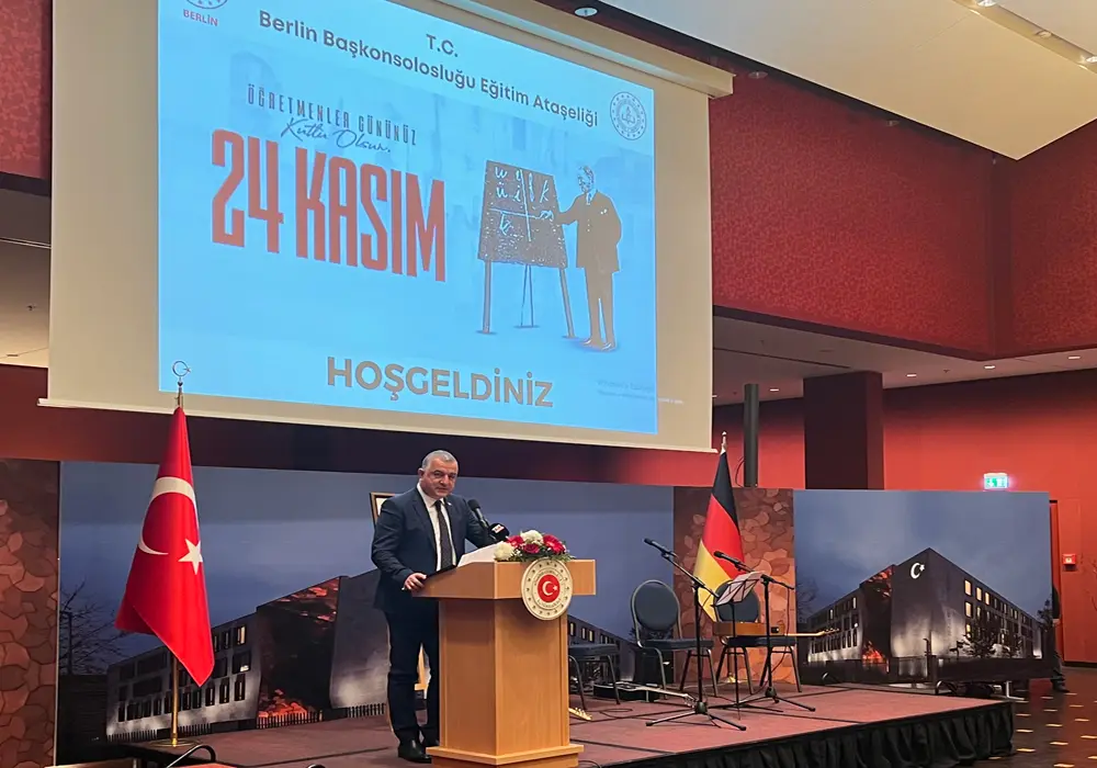 Berlin`de "24 Kasım Öğretmenler Günü" kutlandı