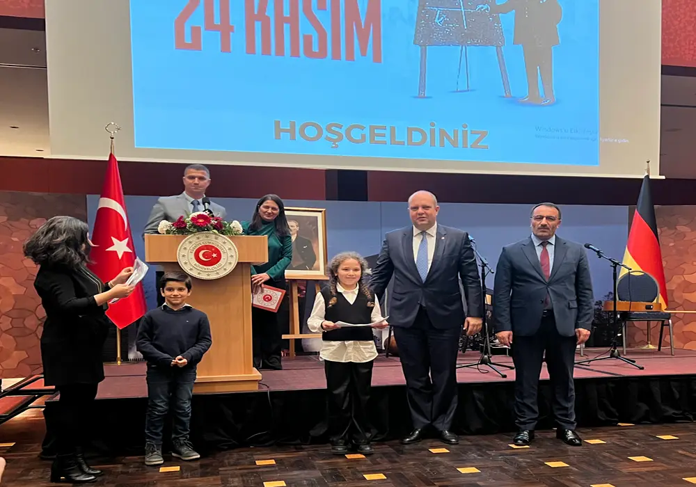 Berlin`de "24 Kasım Öğretmenler Günü" kutlandı