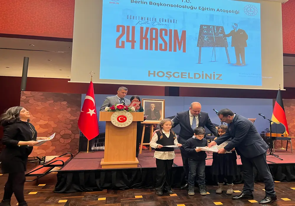 Berlin`de "24 Kasım Öğretmenler Günü" kutlandı