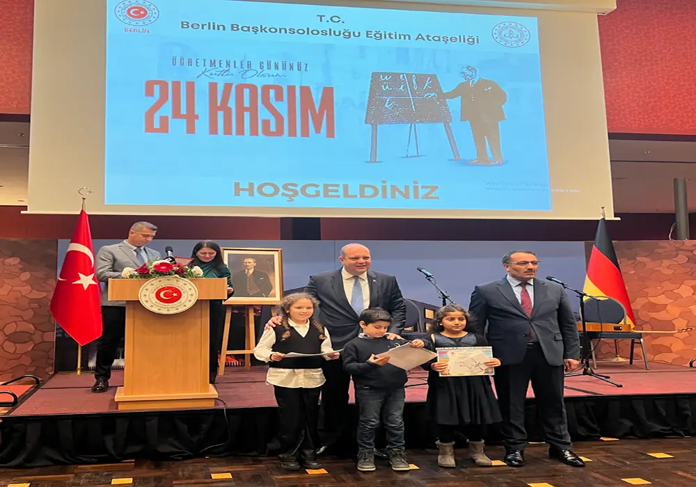 Berlin`de "24 Kasım Öğretmenler Günü" kutlandı