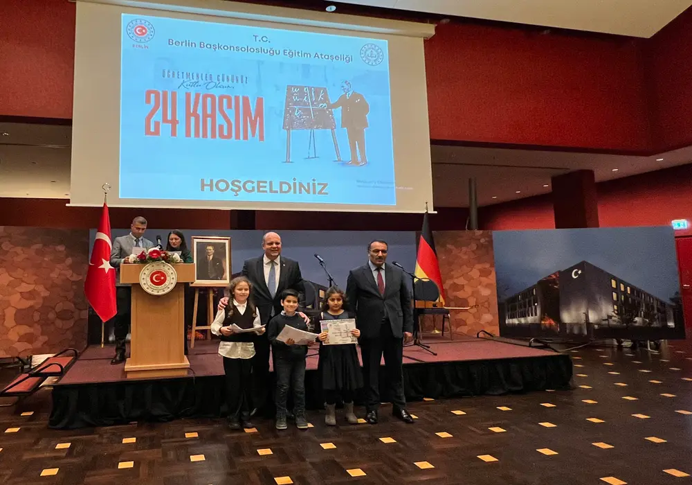 Berlin`de "24 Kasım Öğretmenler Günü" kutlandı