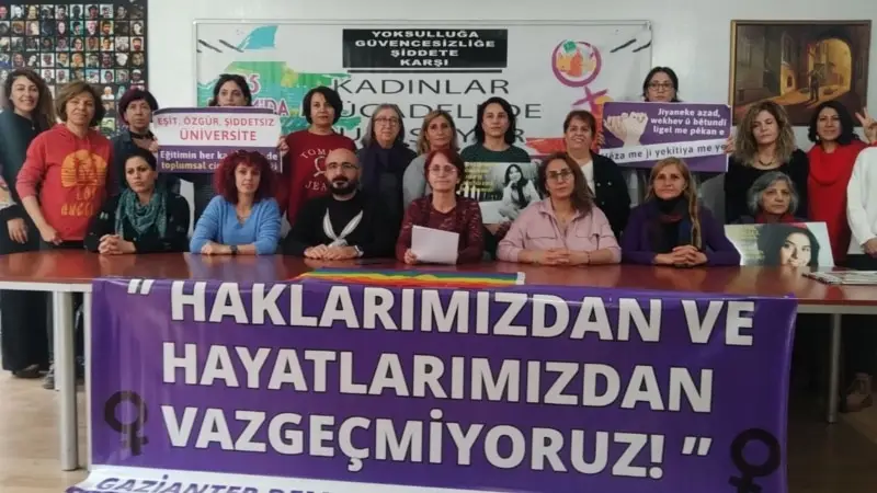 Kadınlar Seslerini Kapalı Alanlarda Duyurdu