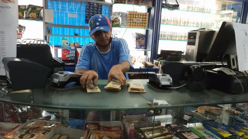 Venezuela'da Resmi Dolar Kuru 4 Haftada Yüzde 25 Arttı