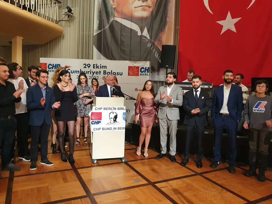 CHP Berlin Cumhuriyet Balosu Muhteşemdi
