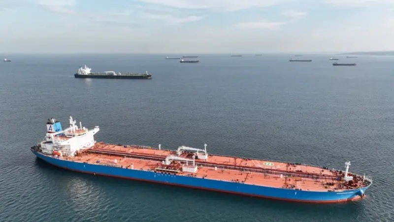 20 Petrol Tankeri İstanbul Boğazı'ndan Geçmeyi Bekliyor