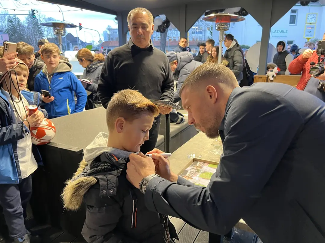 Lukas Podolski ile Türk ortağı Mangal Döner'in 22'nci şubesini açtı