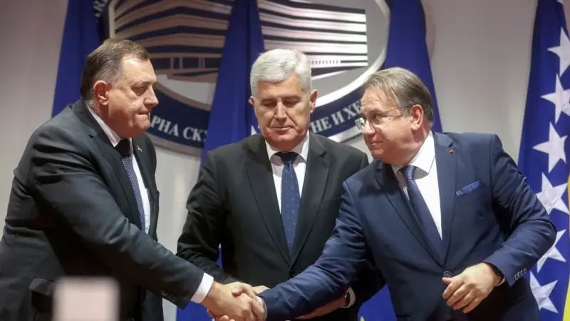 AB Bosna-Hersek'in Adaylık Statüsünü Resmen Onayladı