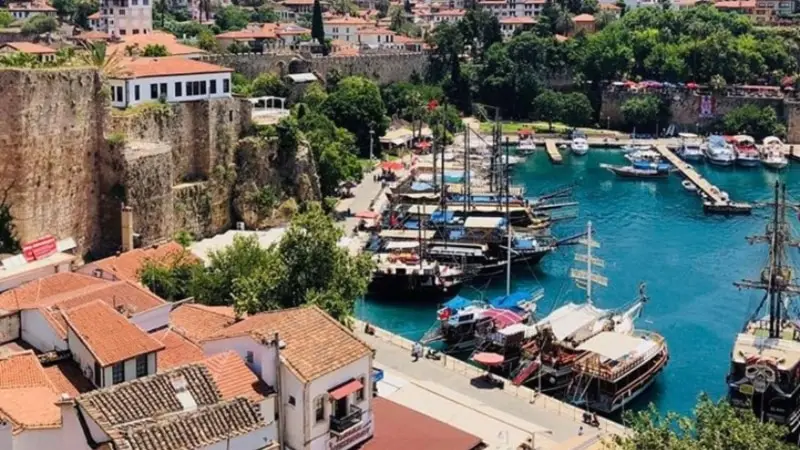 Antalya'da Ev Alan Yabancılara Karşı İmza Kampanyası