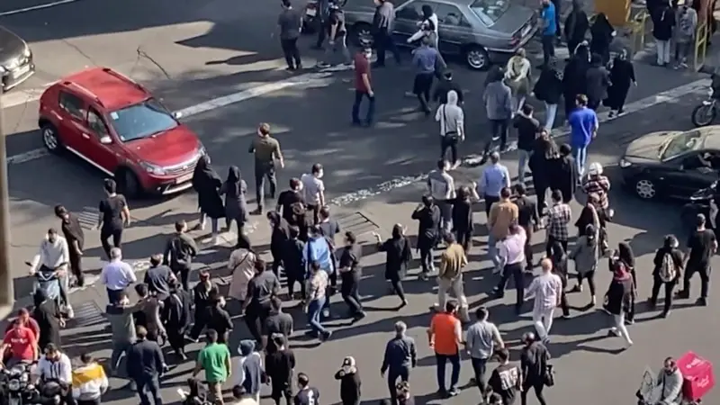 İran'da Hükümet Karşıtı Protestolarda İlk İdam