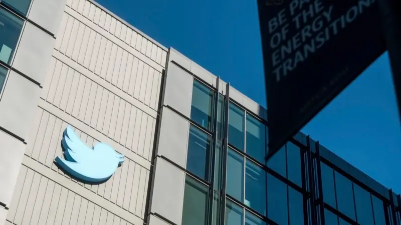 Twitter Aralarında VOA Muhabirinin de Bulunduğu Çok Sayıda Gazetecinin Hesabını Askıya Aldı