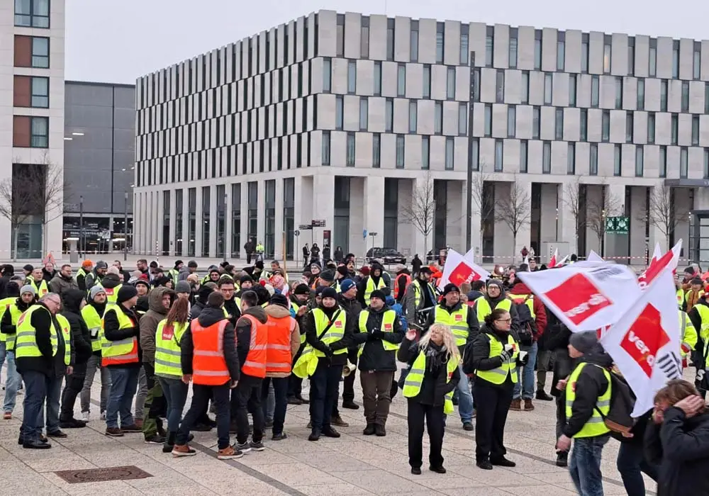 Berlin’de grev nedeniyle uçuşlar iptal oldu