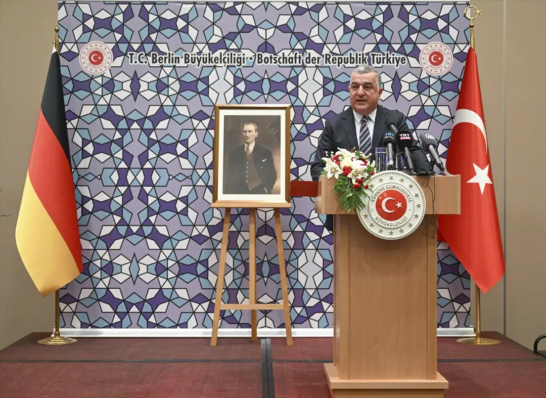 Türk gazeteciler Berlin Büyükelçiliği'nde buluştu