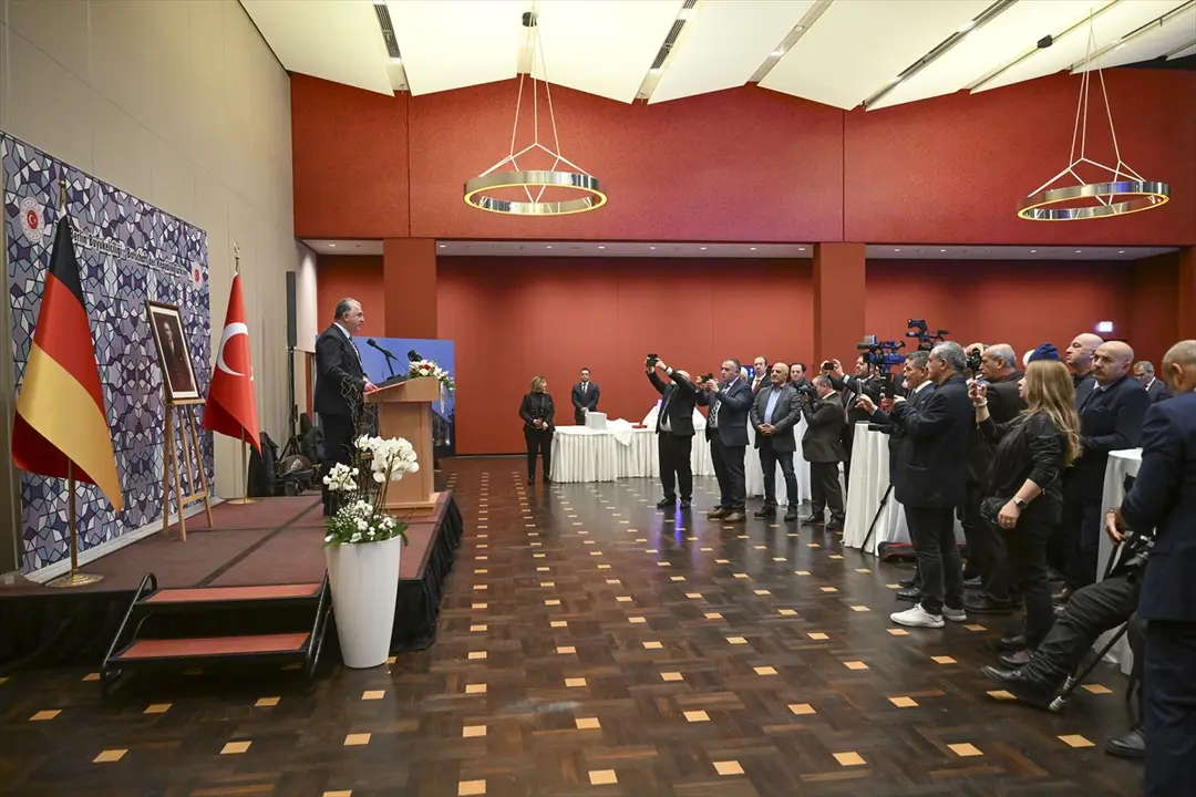 Türk gazeteciler Berlin Büyükelçiliği'nde buluştu