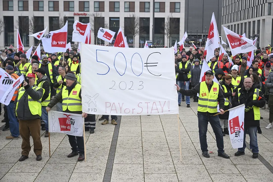 Berlin’de grev nedeniyle uçuşlar iptal oldu