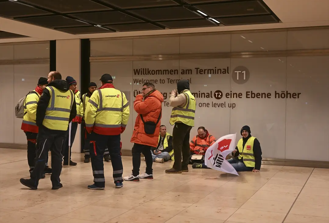Berlin’de grev nedeniyle uçuşlar iptal oldu