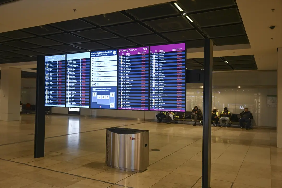 Berlin’de grev nedeniyle uçuşlar iptal oldu