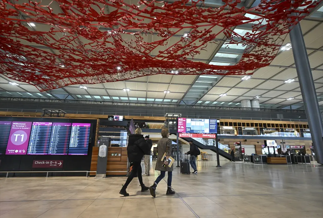 Berlin’de grev nedeniyle uçuşlar iptal oldu