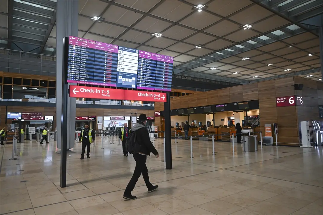 Berlin’de grev nedeniyle uçuşlar iptal oldu