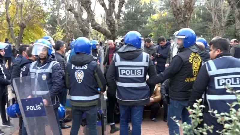 Diyarbakır'da Tokat Atan Polisler Açığa Alındı
