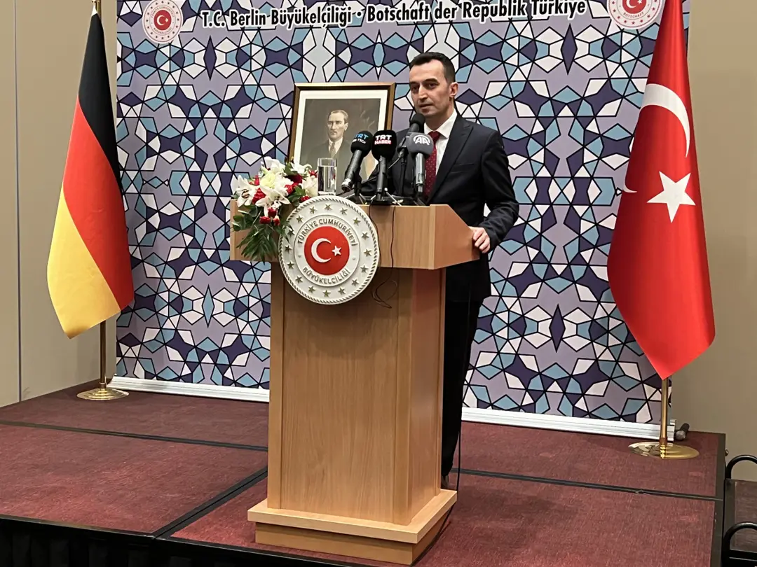 Türk gazeteciler Berlin Büyükelçiliği'nde buluştu