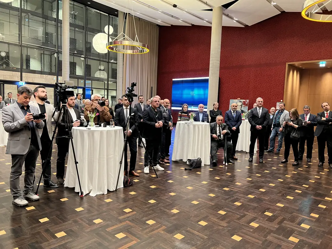 Türk gazeteciler Berlin Büyükelçiliği'nde buluştu