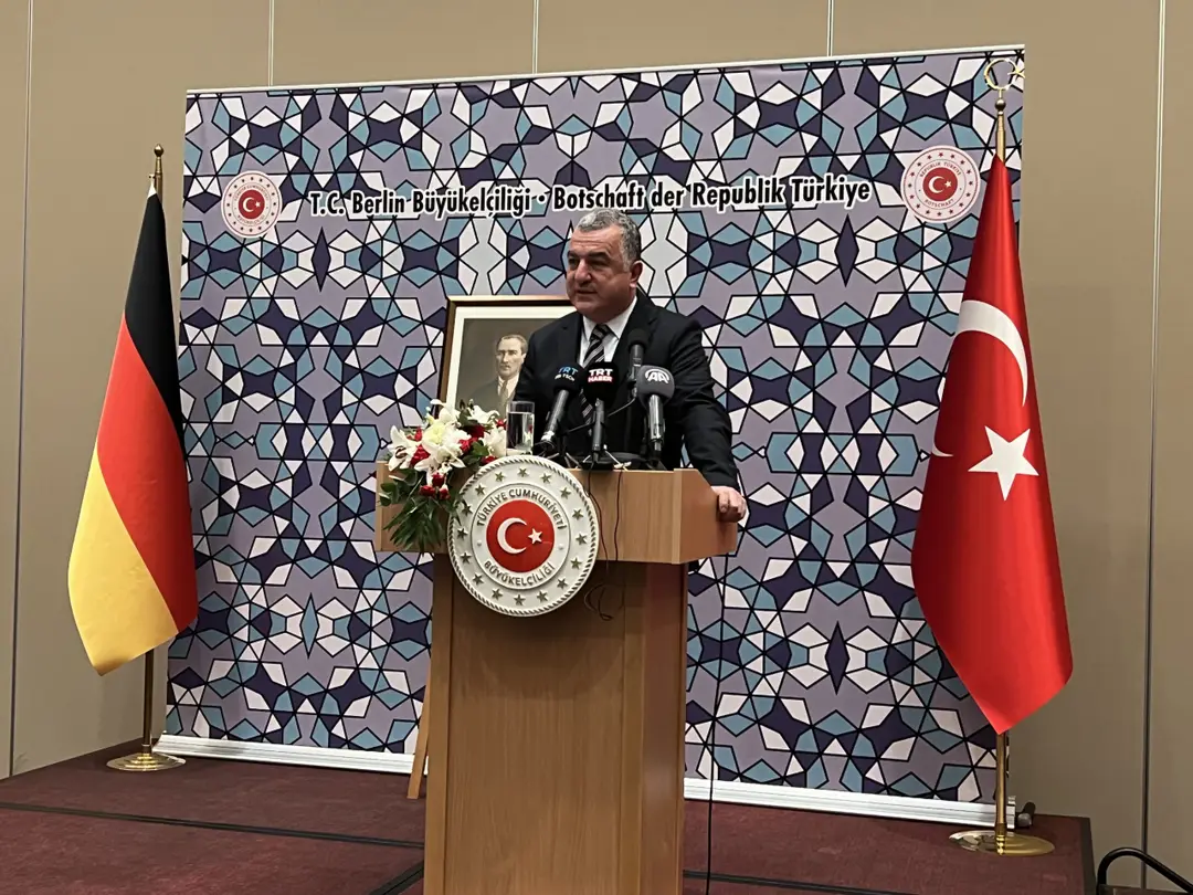 Türk gazeteciler Berlin Büyükelçiliği'nde buluştu