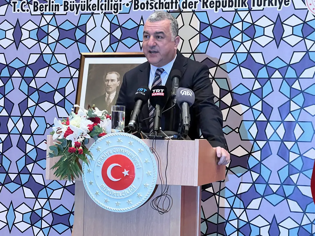 Türk gazeteciler Berlin Büyükelçiliği'nde buluştu