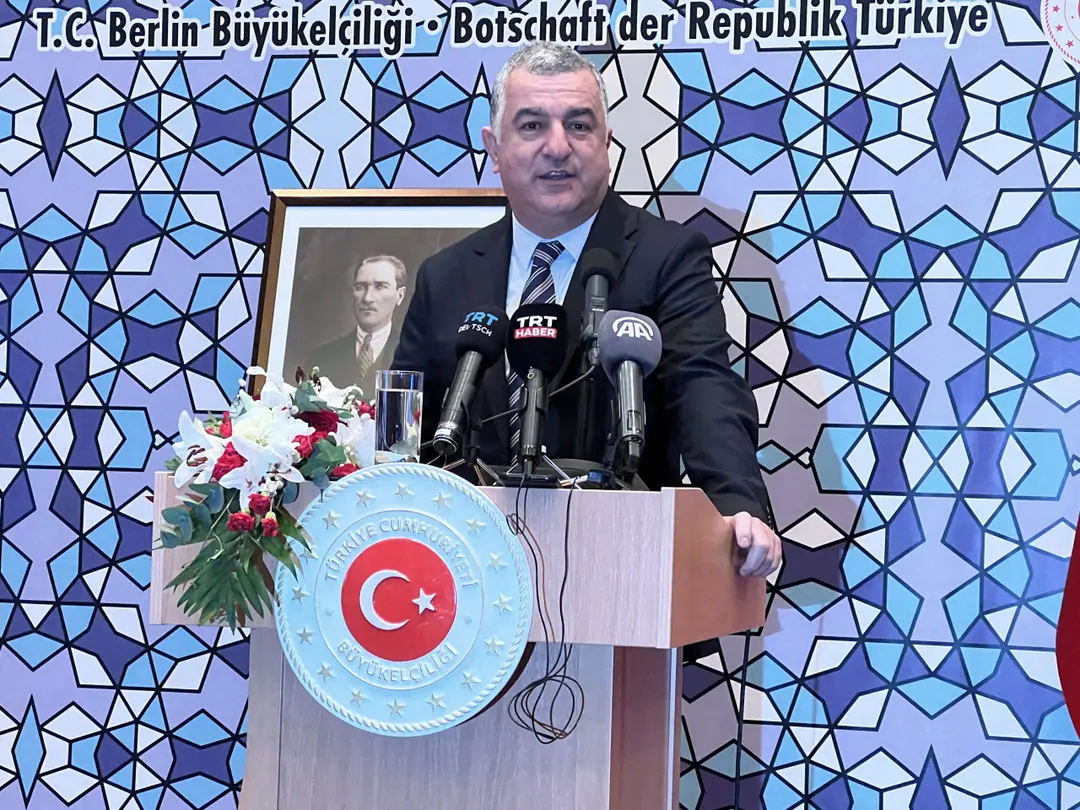 Türk gazeteciler Berlin Büyükelçiliği'nde buluştu