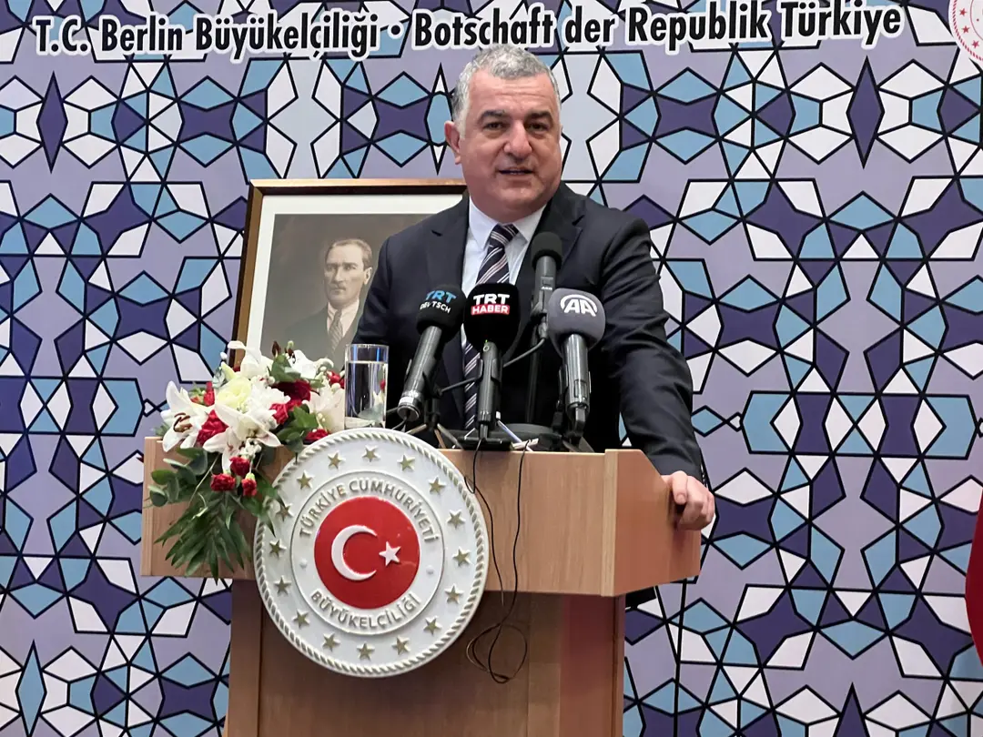 Türk gazeteciler Berlin Büyükelçiliği'nde buluştu
