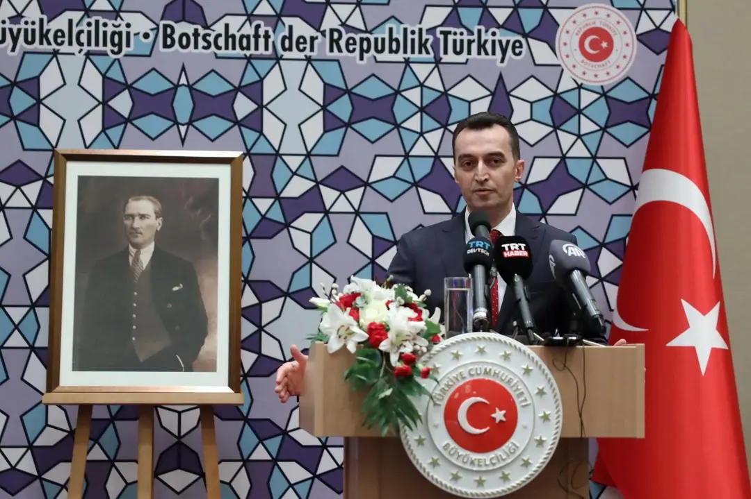 Türk gazeteciler Berlin Büyükelçiliği'nde buluştu