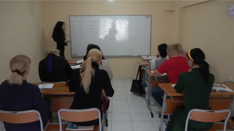 Rus ve Ukraynalılar İzmir’de Sıra Arkadaşı Oldu