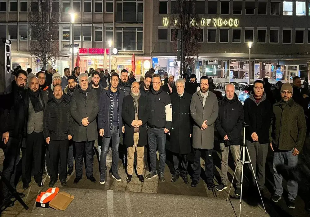 Nürnberg'in meydanında depremzedeler için dualar edildi