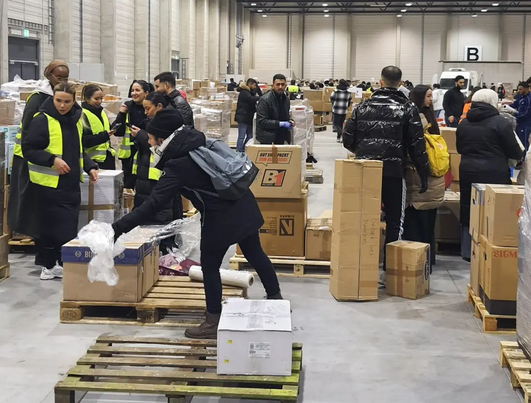 Berlin'den deprem bölgesine aralıksız yardım