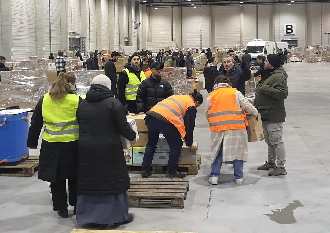 Berlin'den deprem bölgesine aralıksız yardım