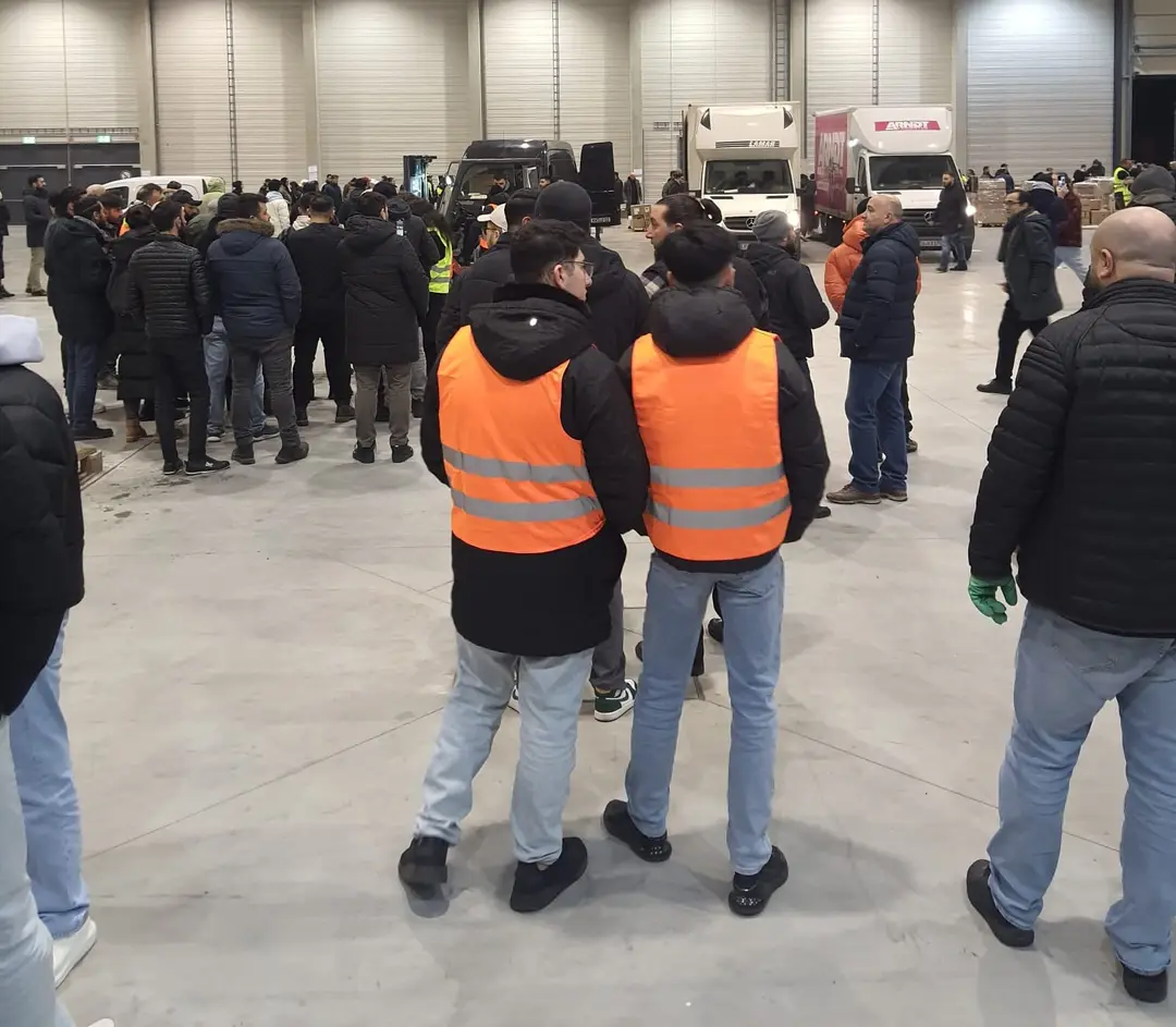 Berlin'den deprem bölgesine aralıksız yardım
