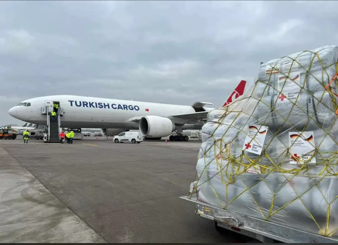 Türkiye'ye yardım uçuşları sürüyor