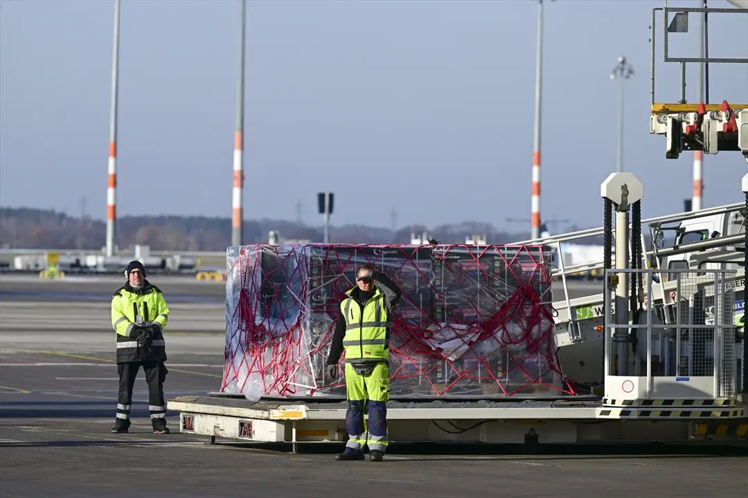 Berlin'den deprem bölgesine aralıksız yardım