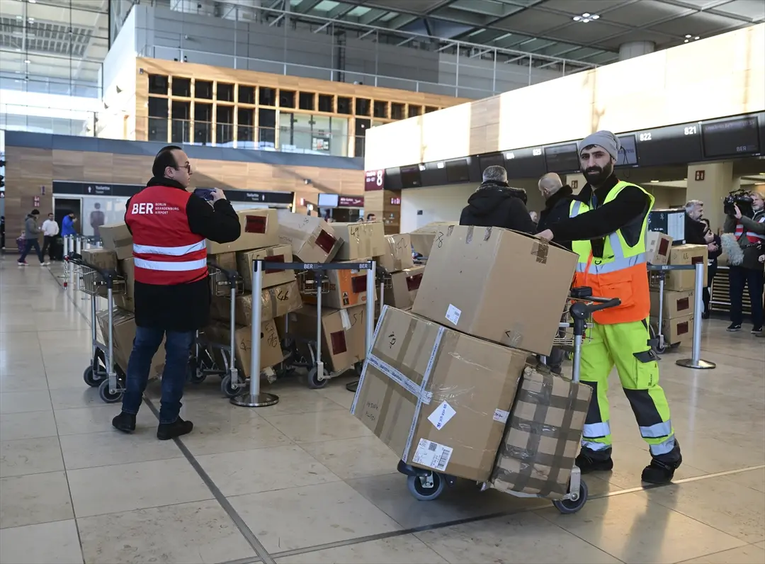 Berlin'den deprem bölgesine aralıksız yardım